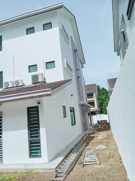 Semi-Detached House for Sale in Taman Saujana Suria (Kajang) - Soon Sheng Law - Exterior - PropertyGuru.com.my