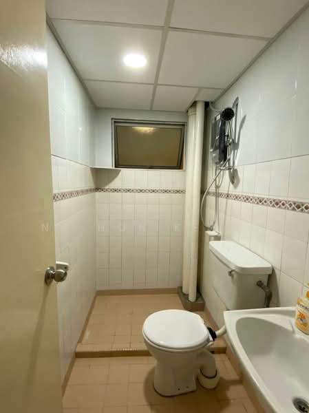 Apartment for Rent at Kenanga Apartments - Ng Hon Keong - Bathroom - PropertyGuru.com.my