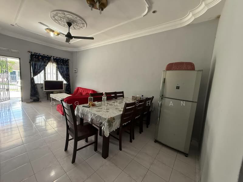 1-storey Terraced House for Sale in Taman Ungku Tun Aminah (Skudai) - Ong Lih Shyan - Living Room - PropertyGuru.com.my