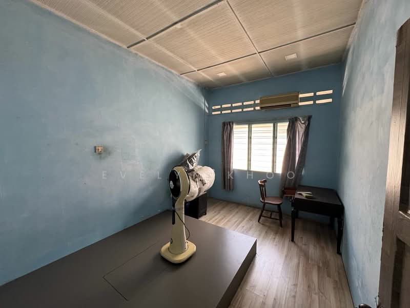 Bungalow for Sale in Kampung Dato Lee Kim Sai (Rawang) - Evelyn Khoo - Bedroom - PropertyGuru.com.my