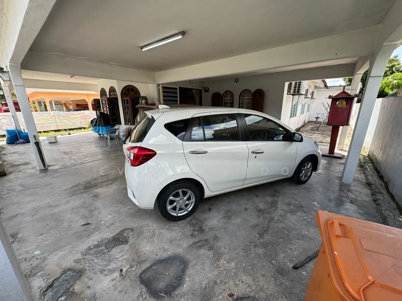 Bungalow for Sale in Kampung Dato Lee Kim Sai (Rawang) - Evelyn Khoo - Car Porch - PropertyGuru.com.my