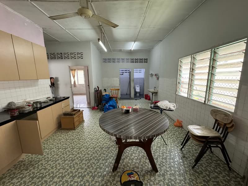 Bungalow for Sale in Kampung Dato Lee Kim Sai (Rawang) - Evelyn Khoo - Kitchen - PropertyGuru.com.my