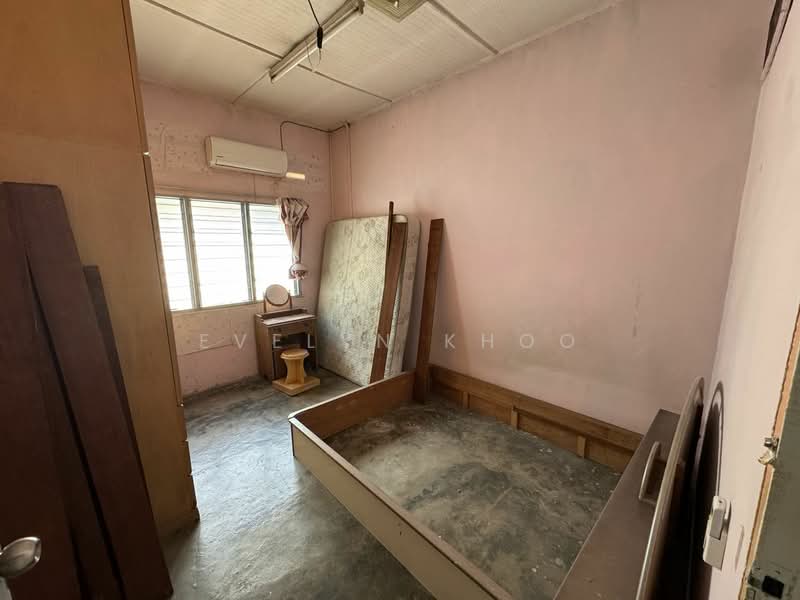 Bungalow for Sale in Kampung Dato Lee Kim Sai (Rawang) - Evelyn Khoo - Bedroom - PropertyGuru.com.my