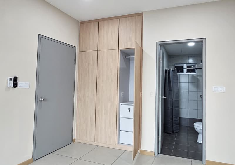 Servis Apartment untuk Disewa di One 49 Residence - Grace Ee - Master room wardrobe - PropertyGuru.com.my