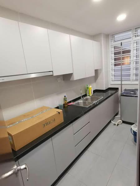 Servis Apartment untuk Dijual di KSL Residence @ Daya - Sam Liew - Kitchen - PropertyGuru.com.my