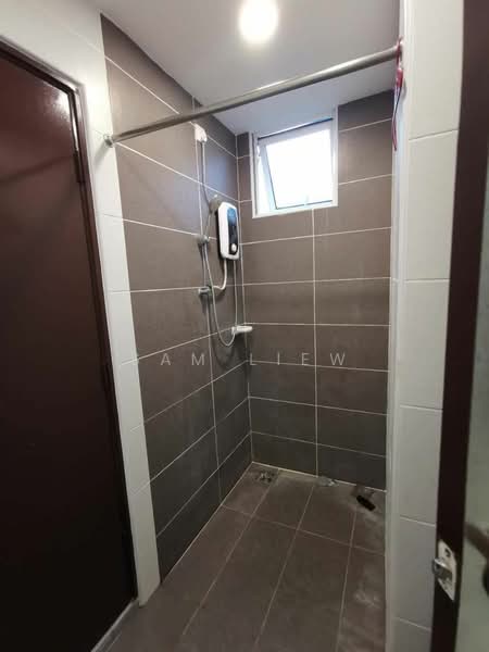 Servis Apartment untuk Dijual di KSL Residence @ Daya - Sam Liew - Bathroom - PropertyGuru.com.my