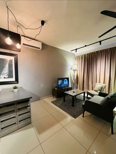 Servis Apartment untuk Dijual di Trefoil @ Setia City - Chia Carmen - Living Room - PropertyGuru.com.my