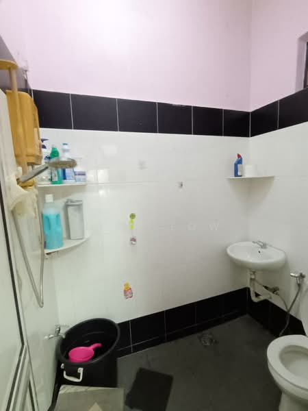 Rumah Teres 1 Tingkat untuk Disewa di Taman Daya (Johor Bahru) - Nick Low - Bathroom - PropertyGuru.com.my