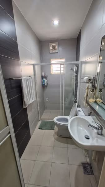 Semi-Detached House for Sale in Kuchai Lama (Kuala Lumpur) - Alex Lew - Bathroom - PropertyGuru.com.my