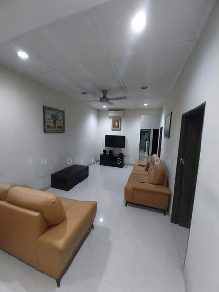 1-storey Terraced House for Sale in Kelana Jaya (Petaling Jaya) - Shiqin Saidin - Living Room - PropertyGuru.com.my