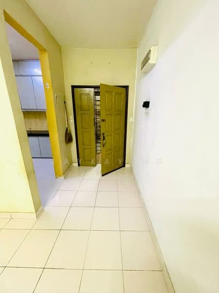 Pangsapuri untuk Disewa di Melur Apartment - Jaykay Ng - Corridor - PropertyGuru.com.my