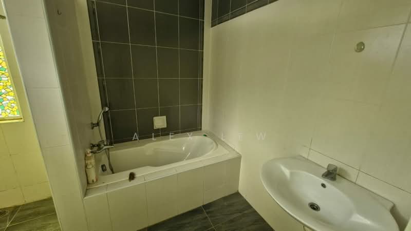 Semi-Detached House for Sale in Bandar Mahkota Cheras (Cheras) - Alex Lew - Bathroom - PropertyGuru.com.my