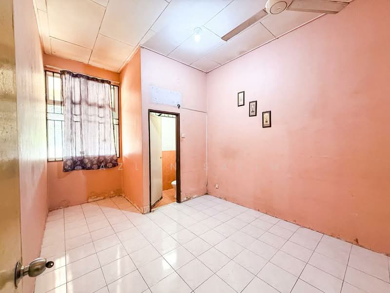Rumah Teres 1 Tingkat untuk Dijual di Taman Bukit Chedang (Seremban) - Azlan Salim - PropertyGuru.com.my