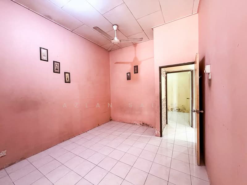 Rumah Teres 1 Tingkat untuk Dijual di Taman Bukit Chedang (Seremban) - Azlan Salim - PropertyGuru.com.my