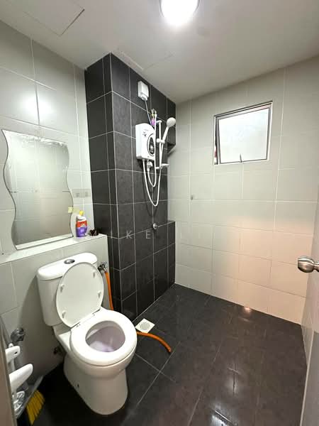 Pangsapuri untuk Disewa di D'Cerrum Apartment - Mike Lim - Bathroom - PropertyGuru.com.my