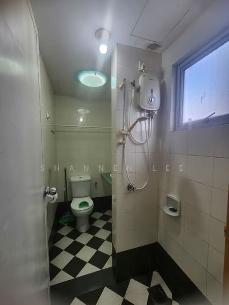 Pangsapuri untuk Dijual di The Embassy (Bangunan Duta Impian) - Shannen Lee - Bathroom - PropertyGuru.com.my
