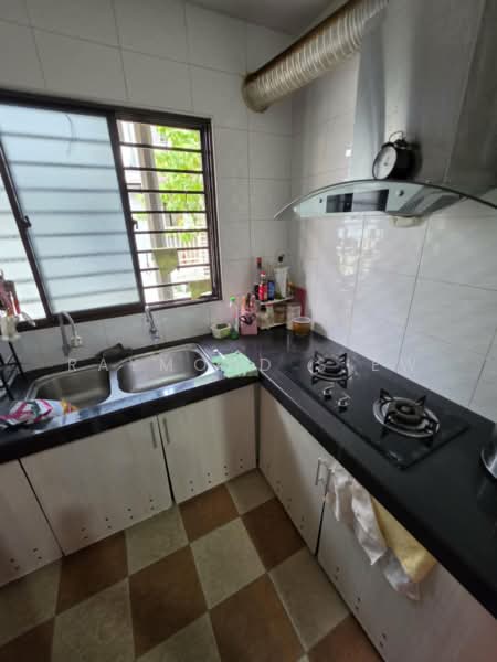 Semi-Detached House for Sale in Sutera Damansara (Damansara Damai) - Raymond Siew - Kitchen - PropertyGuru.com.my