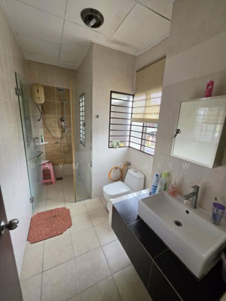 Semi-Detached House for Sale in Sutera Damansara (Damansara Damai) - Raymond Siew - Bathroom - PropertyGuru.com.my