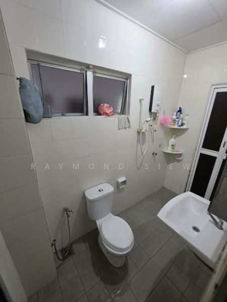 Semi-Detached House for Sale in Sutera Damansara (Damansara Damai) - Raymond Siew - Bathroom - PropertyGuru.com.my