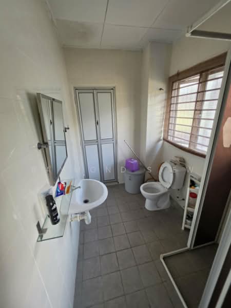 Semi-Detached House for Sale in Sutera Damansara (Damansara Damai) - Raymond Siew - Bathroom - PropertyGuru.com.my