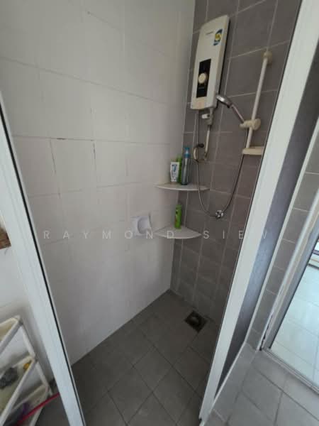 Semi-Detached House for Sale in Sutera Damansara (Damansara Damai) - Raymond Siew - Bathroom - PropertyGuru.com.my