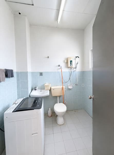 Rumah Teres untuk Dijual di Taman Sri Kejora (Kajang) - Vincent Goh - Bathroom - PropertyGuru.com.my