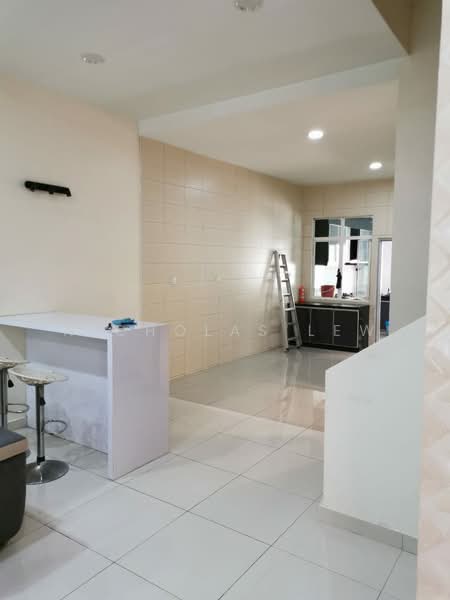 Rumah Teres 2 Tingkat untuk Dijual di Serdang (Seri Kembangan) - Nicholas Lew - Kitchen - PropertyGuru.com.my
