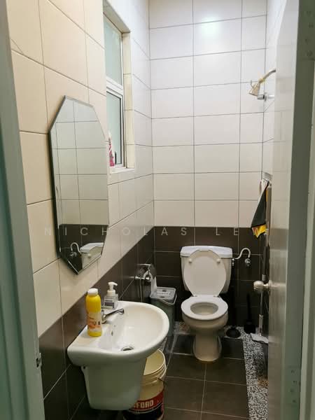 Rumah Teres 2 Tingkat untuk Dijual di Serdang (Seri Kembangan) - Nicholas Lew - Bathroom - PropertyGuru.com.my