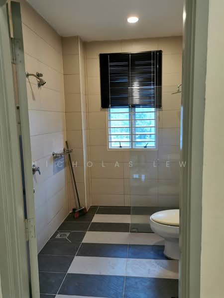 Rumah Teres 2 Tingkat untuk Dijual di Serdang (Seri Kembangan) - Nicholas Lew - Bathroom - PropertyGuru.com.my