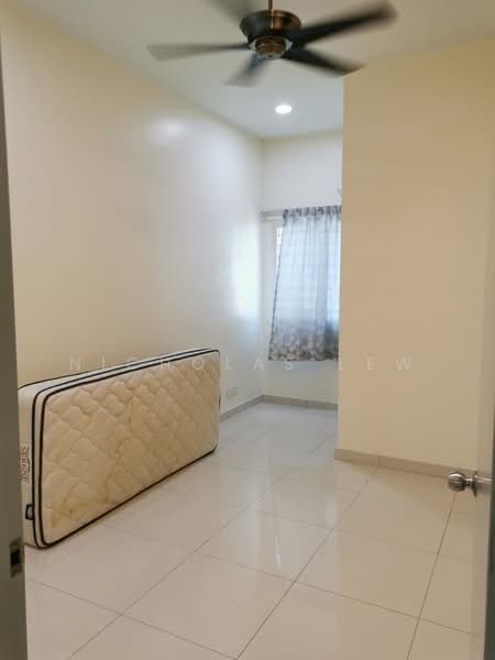 Rumah Teres 2 Tingkat untuk Dijual di Serdang (Seri Kembangan) - Nicholas Lew - Bedroom - PropertyGuru.com.my