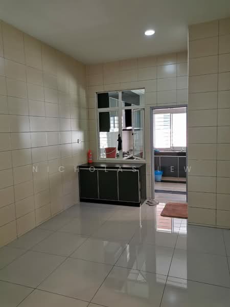Rumah Teres 2 Tingkat untuk Dijual di Serdang (Seri Kembangan) - Nicholas Lew - Kitchen - PropertyGuru.com.my