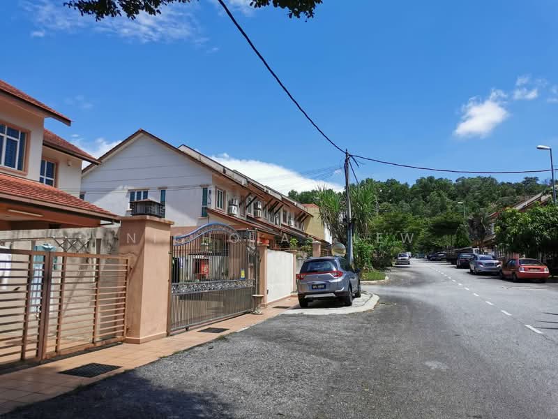 Rumah Teres 2 Tingkat untuk Dijual di Serdang (Seri Kembangan) - Nicholas Lew - Exterior - PropertyGuru.com.my