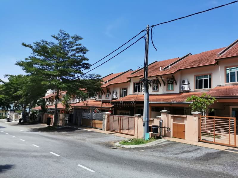 Rumah Teres 2 Tingkat untuk Dijual di Serdang (Seri Kembangan) - Nicholas Lew - Exterior - PropertyGuru.com.my