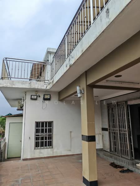 Rumah Teres 2 Tingkat untuk Dijual di Serdang (Seri Kembangan) - Nicholas Lew - Exterior - PropertyGuru.com.my