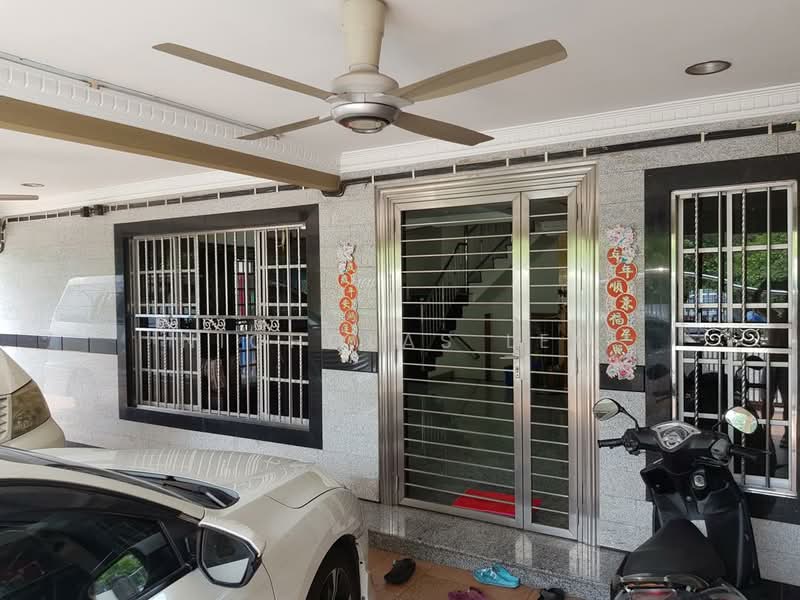 Rumah Teres 2 Tingkat untuk Dijual di Serdang (Seri Kembangan) - Nicholas Lew - PropertyGuru.com.my