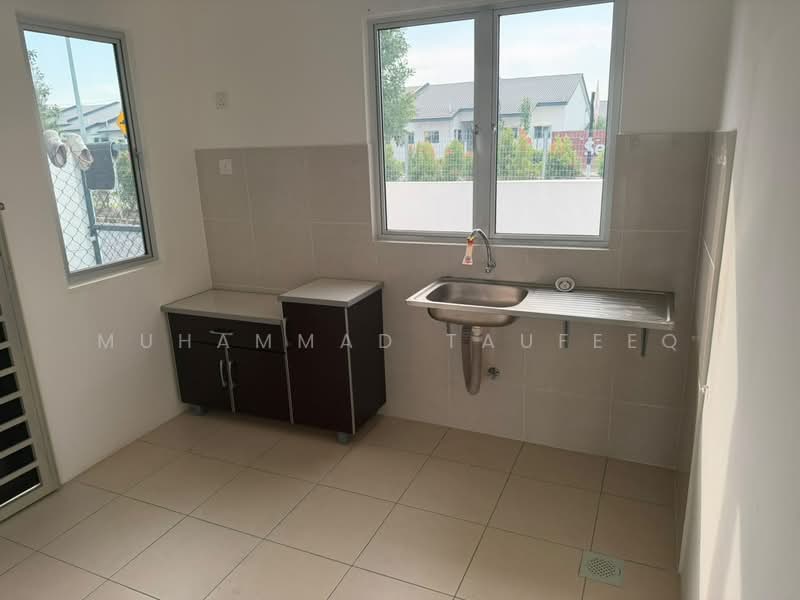 Rumah Teres 1 Tingkat untuk Disewa di Iringan Bayu (Seremban) - Muhammad Taufeeq - Kitchen - PropertyGuru.com.my