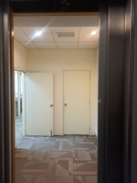 Kedai / Pejabat untuk Dijual di Taman Putra Damai (Ara Damansara) - James Yim - Entrance  - PropertyGuru.com.my
