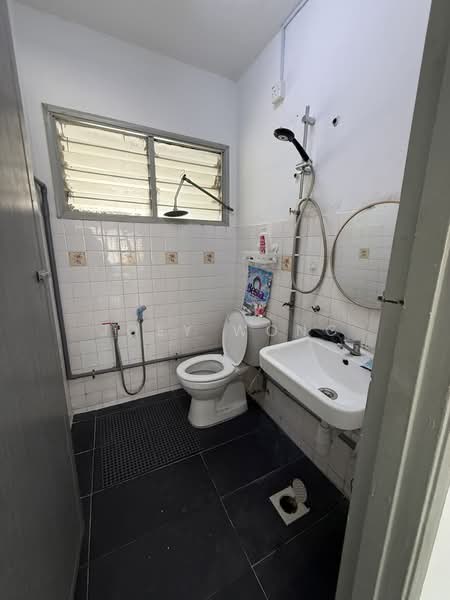 Rumah Teres 2 Tingkat untuk Disewa di Taman Mayang (Petaling Jaya) - Joey Wong - Bathroom - PropertyGuru.com.my