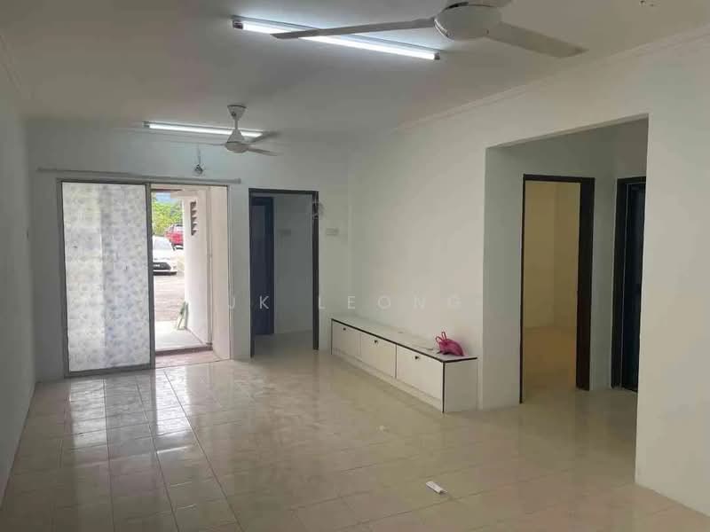 Pangsapuri untuk Disewa di Sri Ehsan - JK Leong - Living Room - PropertyGuru.com.my