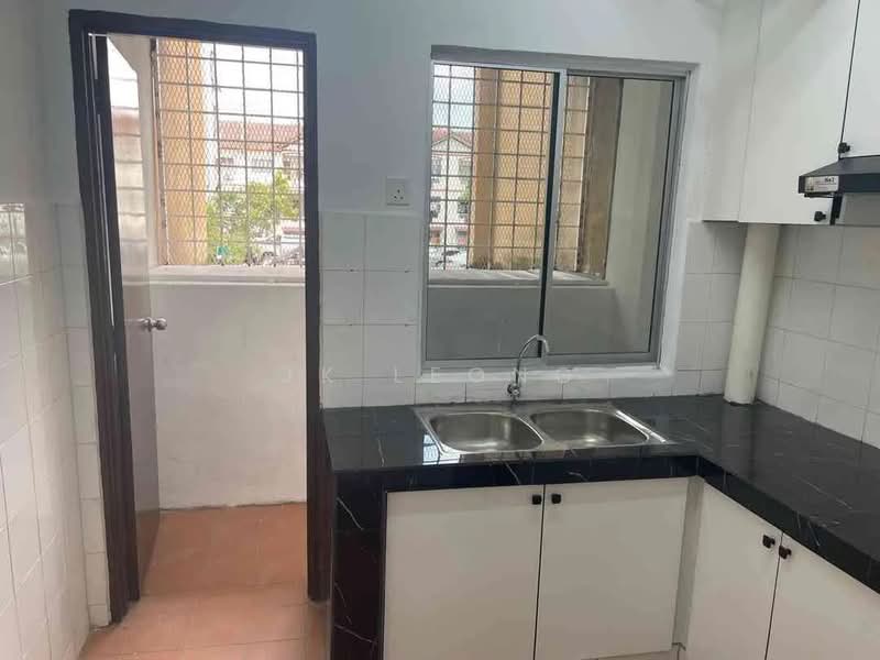 Pangsapuri untuk Disewa di Sri Ehsan - JK Leong - Kitchen - PropertyGuru.com.my
