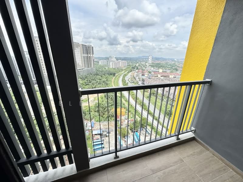 Kediaman Servis untuk Dijual di Parkland Residence @ Kajang 2 - Eldon Chong - Balcony - PropertyGuru.com.my