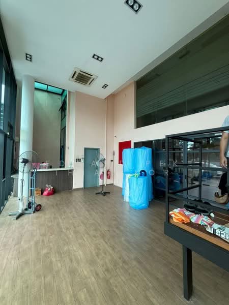Kilang untuk Disewa di Kota Kemuning (Shah Alam) - Edward Pek Thian Kor - Lobby - PropertyGuru.com.my