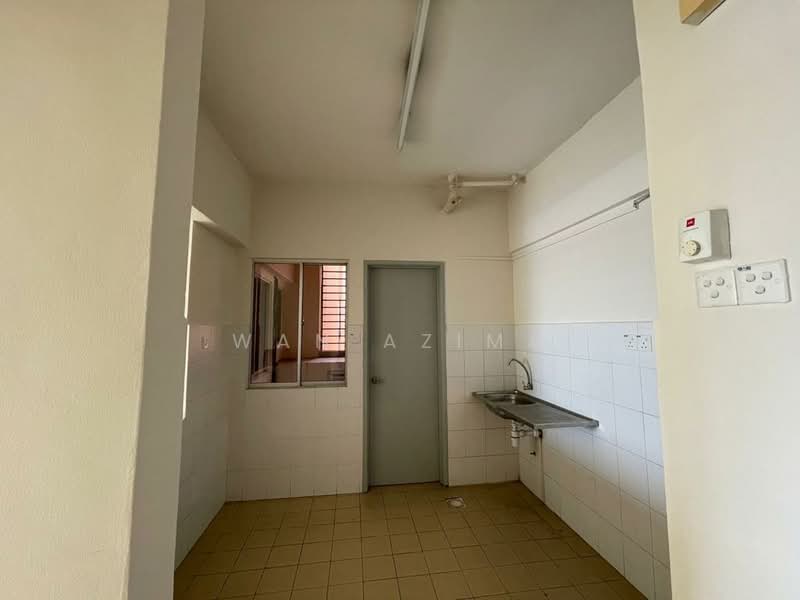 Condominium for Sale at Fortune Park (Suria Perdana) - Wan Azima - Kitchen - PropertyGuru.com.my
