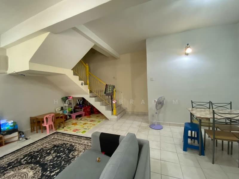 Rumah Teres 2 Tingkat untuk Dijual di Bandar Baru Bangi (Selangor) - Hawa Ibrahim - Living Room - PropertyGuru.com.my
