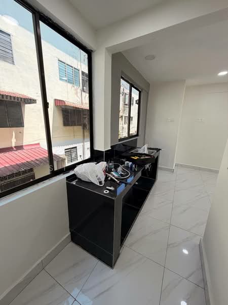 Rumah Flat untuk Dijual di Flat Taman Ungku Tun Aminah - Stephany . - Kitchen - PropertyGuru.com.my