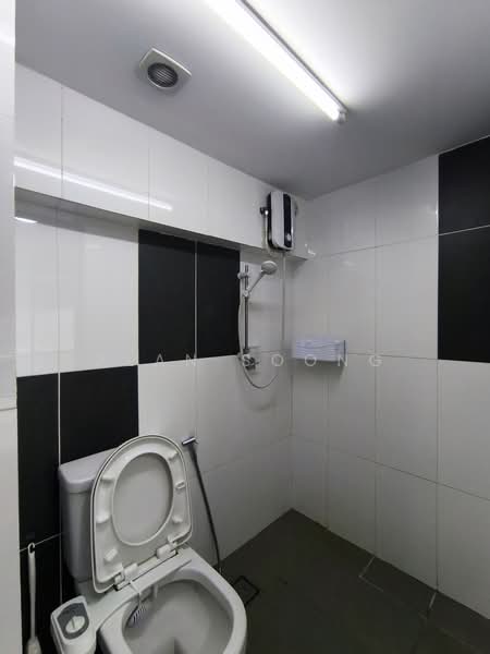 Kondominium untuk Disewa di SOHO @ Empire City - Alan Soong - Bathroom - PropertyGuru.com.my