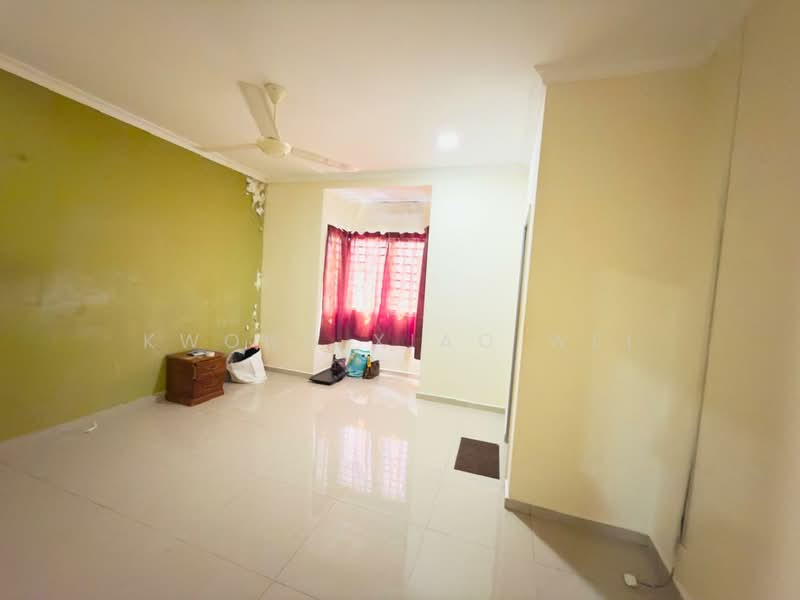 Rumah Teres untuk Disewa di Bandar Country Homes (Rawang) - Kwong Xiao Wei - Living Room - PropertyGuru.com.my