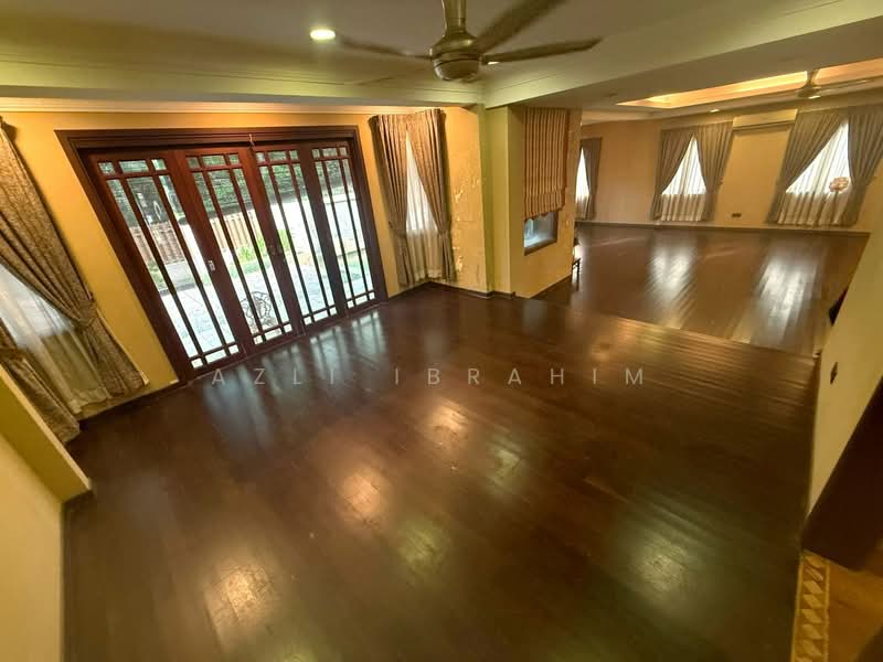 Rumah Banglo untuk Dijual di Seksyen 11 (Shah Alam) - Azli Ibrahim - Living Room - PropertyGuru.com.my