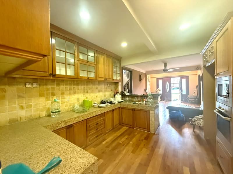 Rumah Banglo untuk Dijual di Seksyen 11 (Shah Alam) - Azli Ibrahim - Kitchen - PropertyGuru.com.my