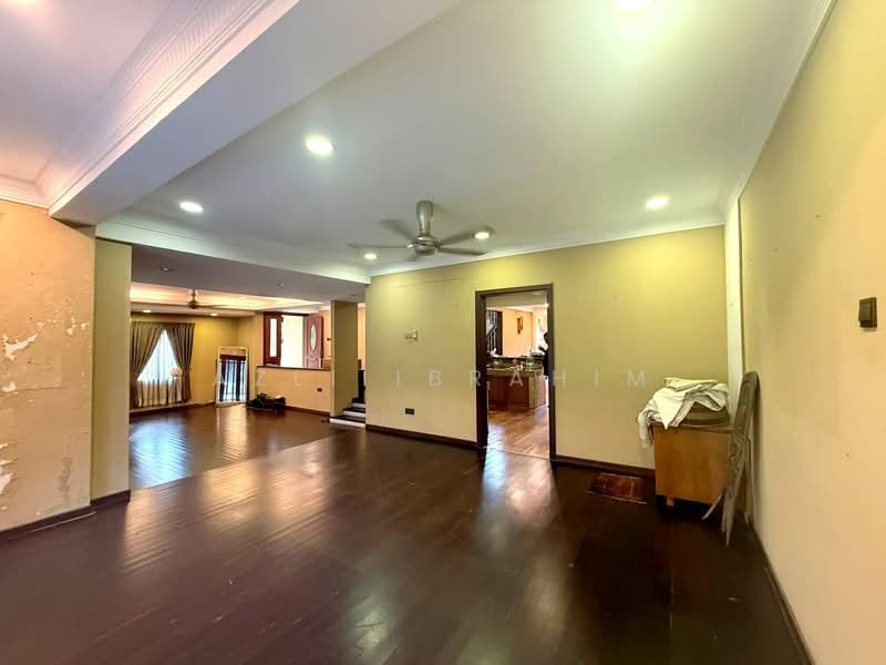 Rumah Banglo untuk Dijual di Seksyen 11 (Shah Alam) - Azli Ibrahim - Living Room - PropertyGuru.com.my